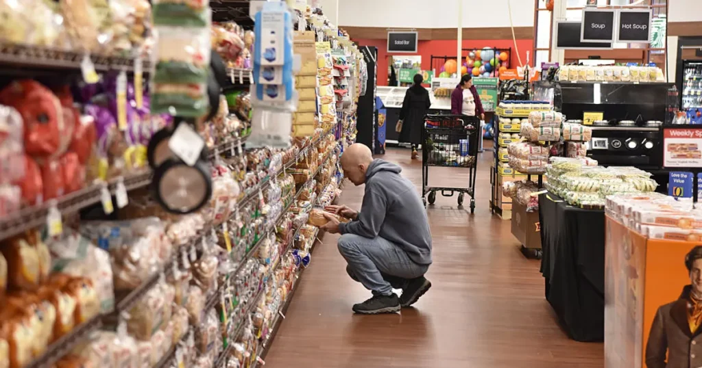 Almost half of Americans say economy is in bad shape and getting worse, survey shows