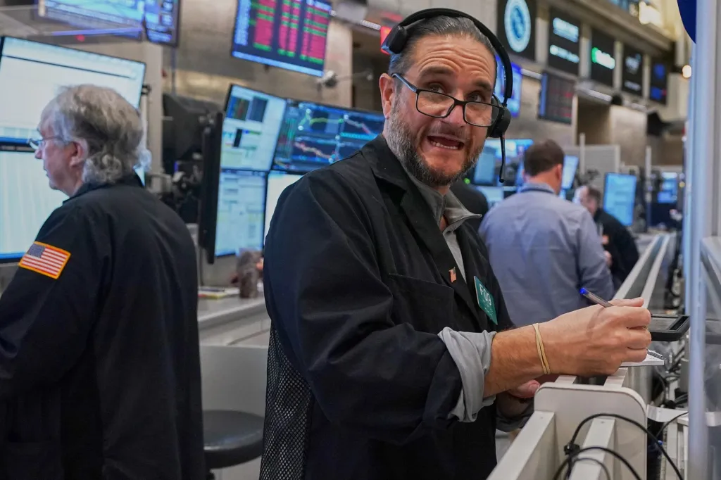 US stocks recover as pressure eases from bond market, oil prices fall