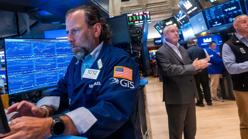 Dow, S&P 500, Nasdaq fall as semiconductors sell off, oil prices jump