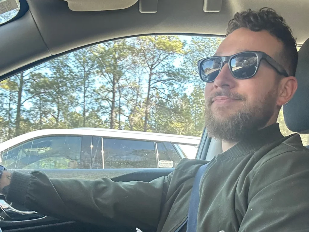 A financially independent millennial breaks down 4 ways to bring in cash, and shares the easiest type of hustle to start with