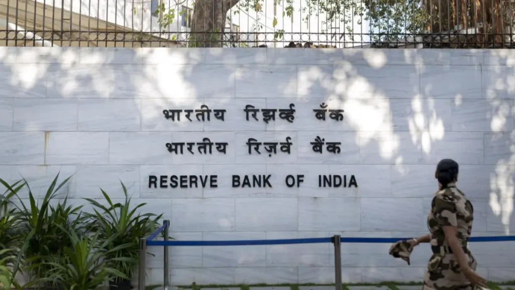 RBI eases stake purchase norms in banking companies by mutual fund houses, insurers and pension funds – Banking & Finance News